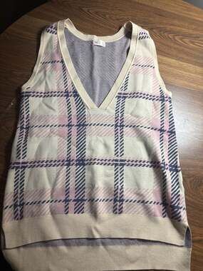SO Plaid V-Neck Sweater Vest Size M